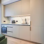 Brand New 2026 - Self Check-in - Balcony - Near Hilton Apartmán
